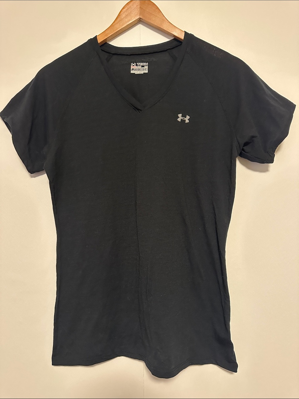Under Armour Wounded Warrior HeatGear Black V-Neck Athletic Short Sleeve Tee